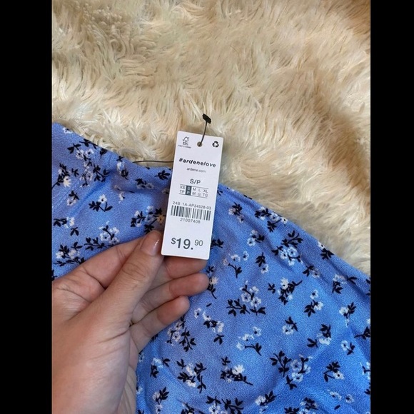 Brand new floral print skirt - Picture 2 of 2